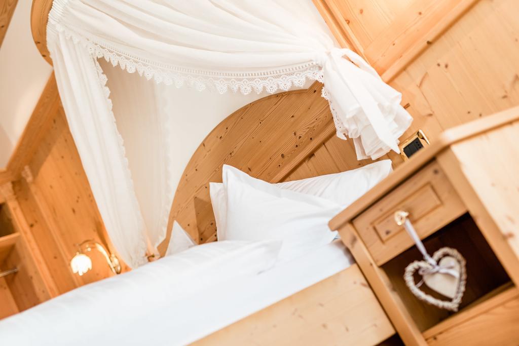 Hotel Dorfer Alpine&Charming Selva di Val Gardena Room photo