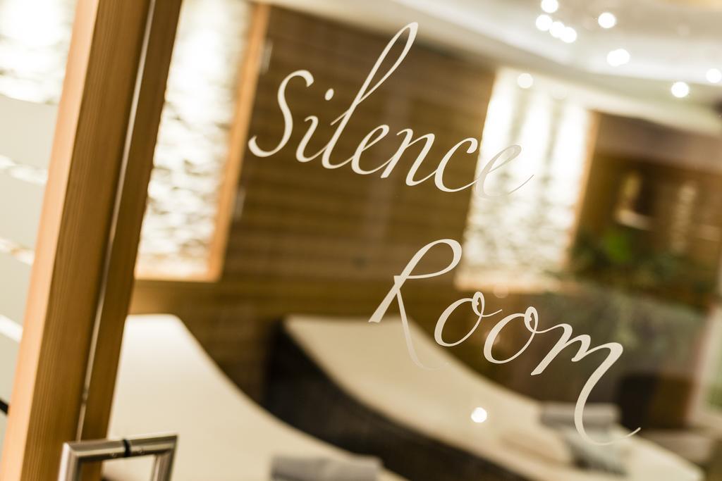 Hotel Dorfer Alpine&Charming Selva di Val Gardena Exterior photo