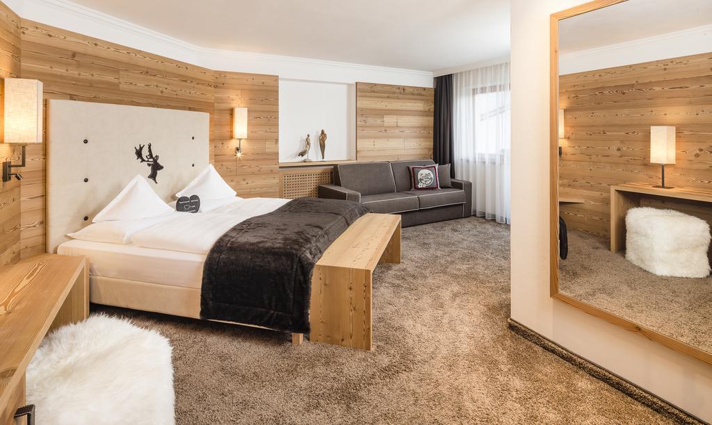 Hotel Dorfer Alpine&Charming Selva di Val Gardena Room photo