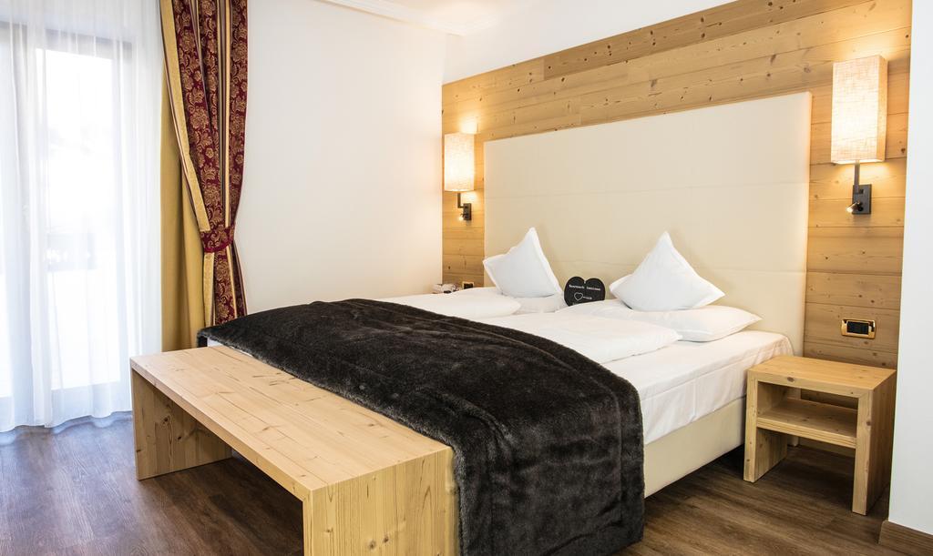 Hotel Dorfer Alpine&Charming Selva di Val Gardena Exterior photo